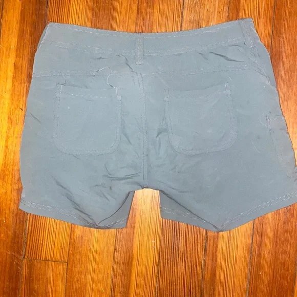 The North Face Cargo Shorts - Picture 2 of 3